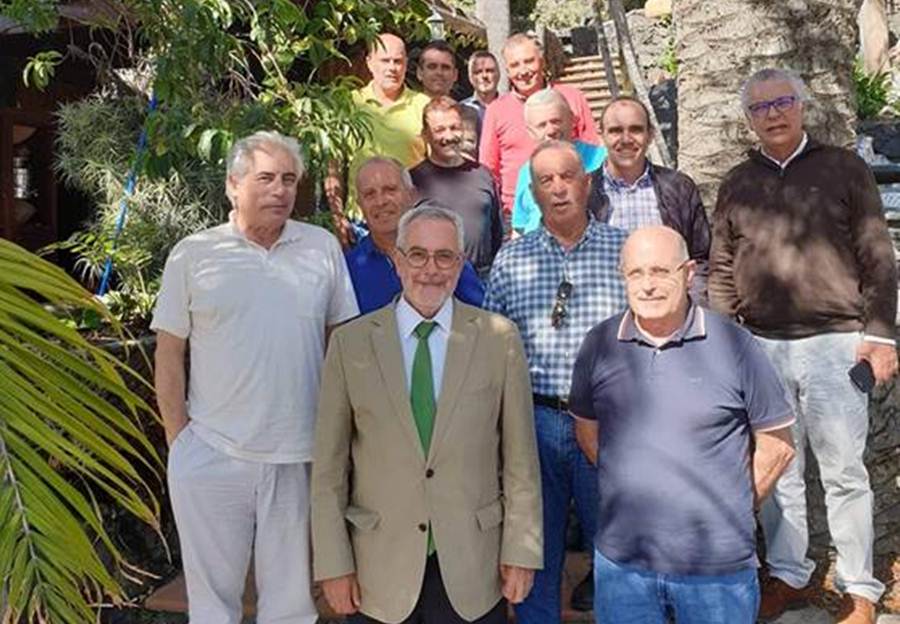 Los miembros de la Asociación de Empresarios del Suroeste, con representantes de Fepeco, tras una reunión. DA
