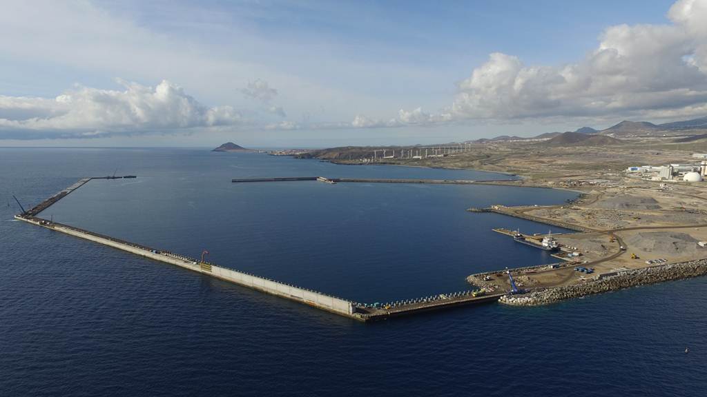 Imagen del puerto de Granadilla, una de las infraestructuras en las que, supuestamente, se pagaron comisiones. DA