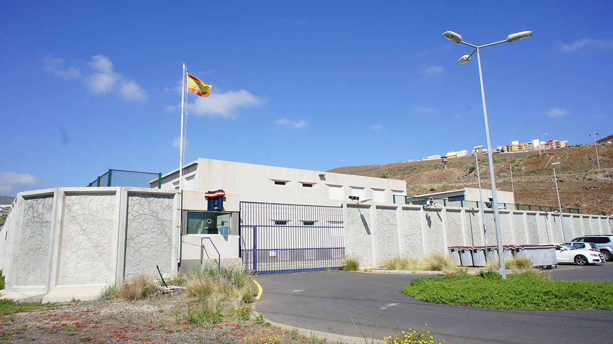 Fachada del Centro de Internamiento de Extranjeros en Hoya Fría (Tenerife). DA