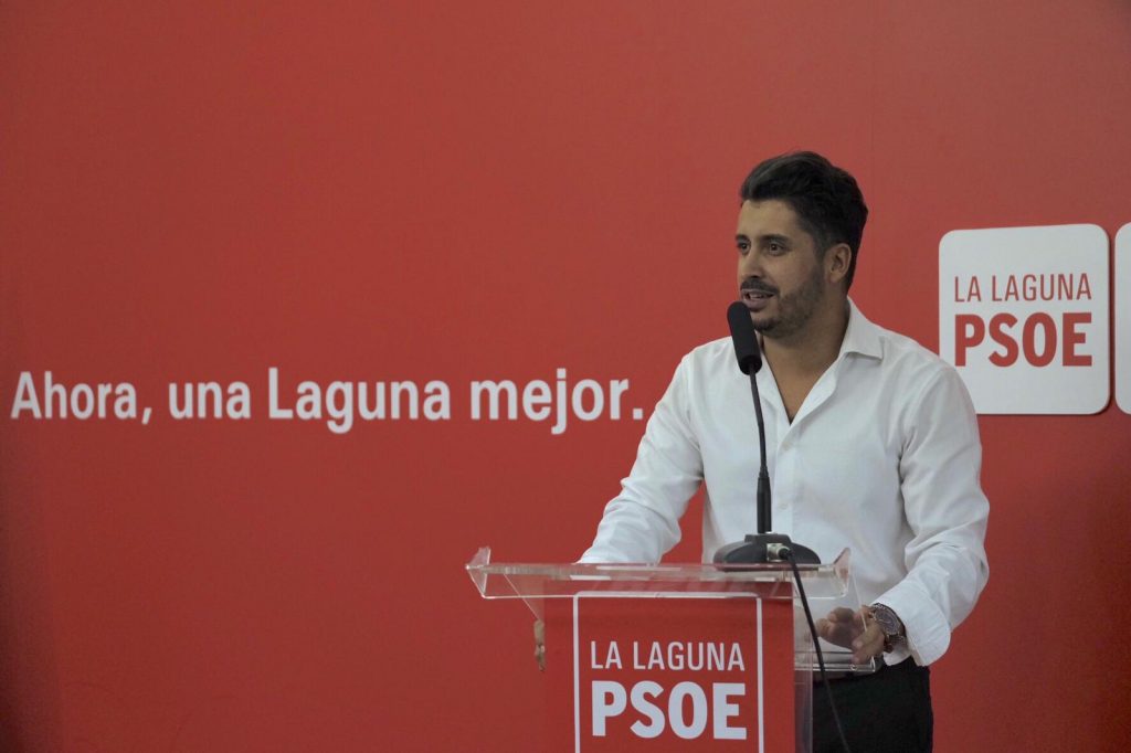 A la izquierda, Luis Yeray Gutiérrez (PSOE). A la derecha, Rubens. DA