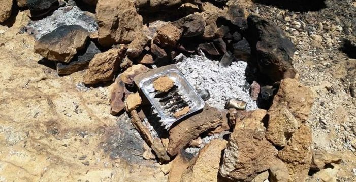 Unas fotos en redes sociales muestran a los posibles autores de la temeraria barbacoa en el Teide