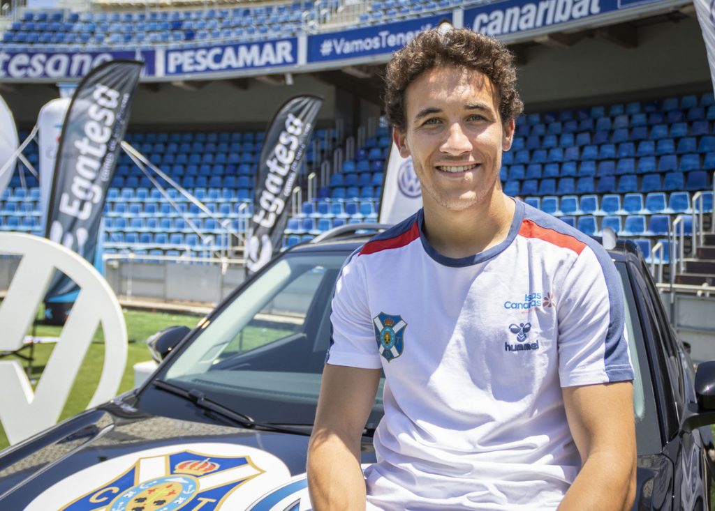 Luis Milla tiene pie y medio fuera del CD Tenerife. /Sergio Méndez