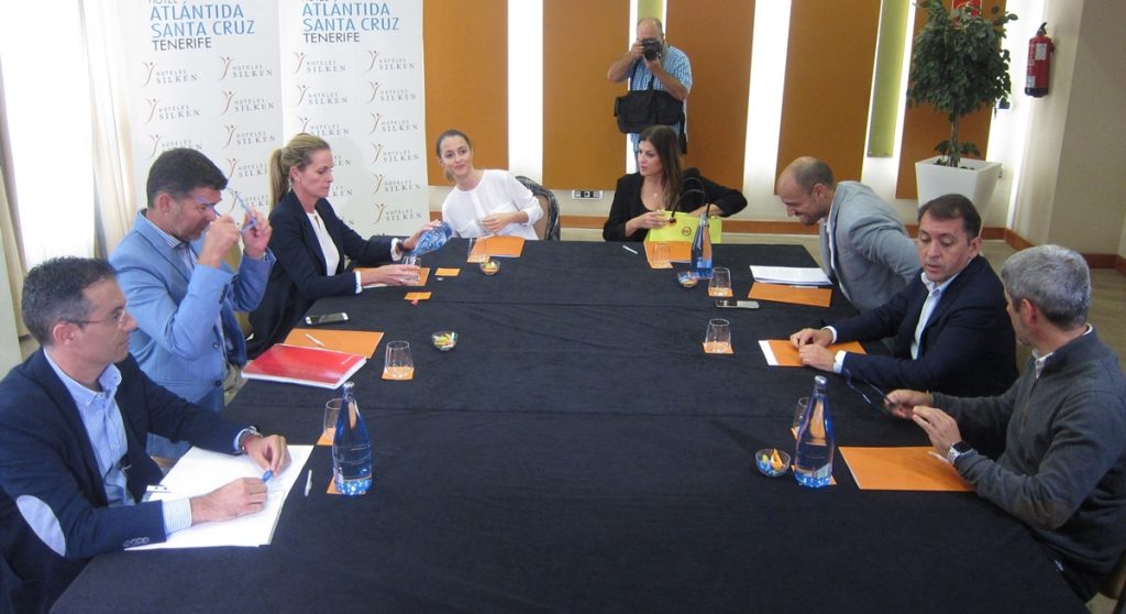 PP; Cs y CC se reunieron hoy para abordar los posibles acuerdos en el Ayuntamiento de Santa Cruz| EP
