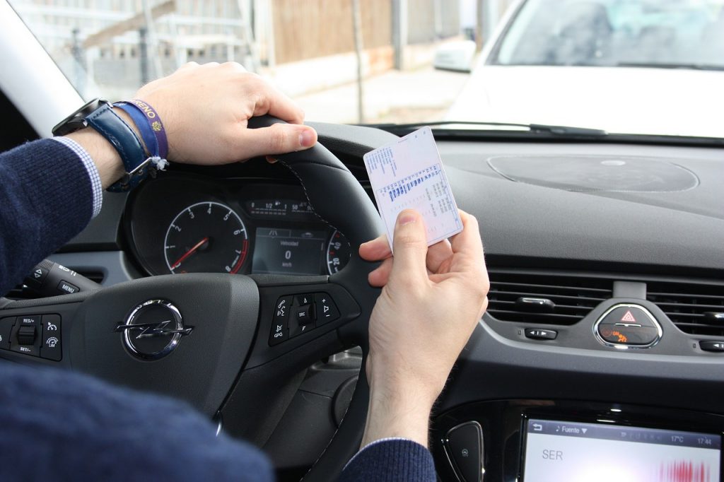 La DGT avisa de un cambio obligatorio en el carné de conducir