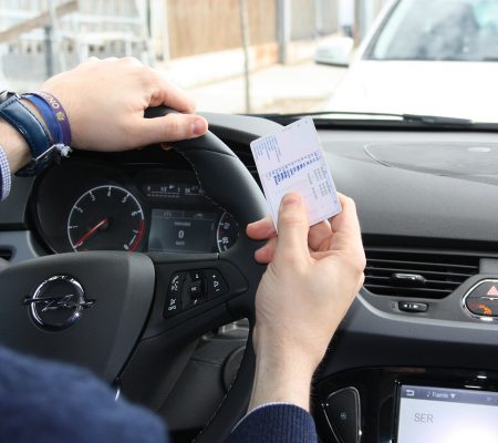 La DGT avisa de un cambio obligatorio en el carné de conducir