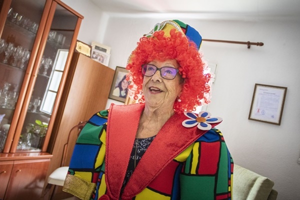Doña Lola espera gozar de buena salud durante muchos años para poder seguir disfrutando de la murga y de los Carnavales. Mario González
