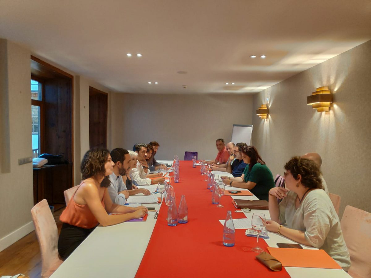 Imagen de la segunda reunión de la mesa de negociación del pacto de progreso en la Ciudad de los Adelantados entre PSOE, Unidas se puede y Avante. DA