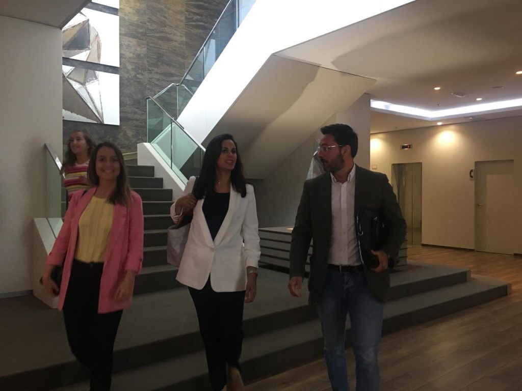 Teresa Berastegui, Vidina Espino y José Guerra, del equipo negociador de Ciudadanos. DA