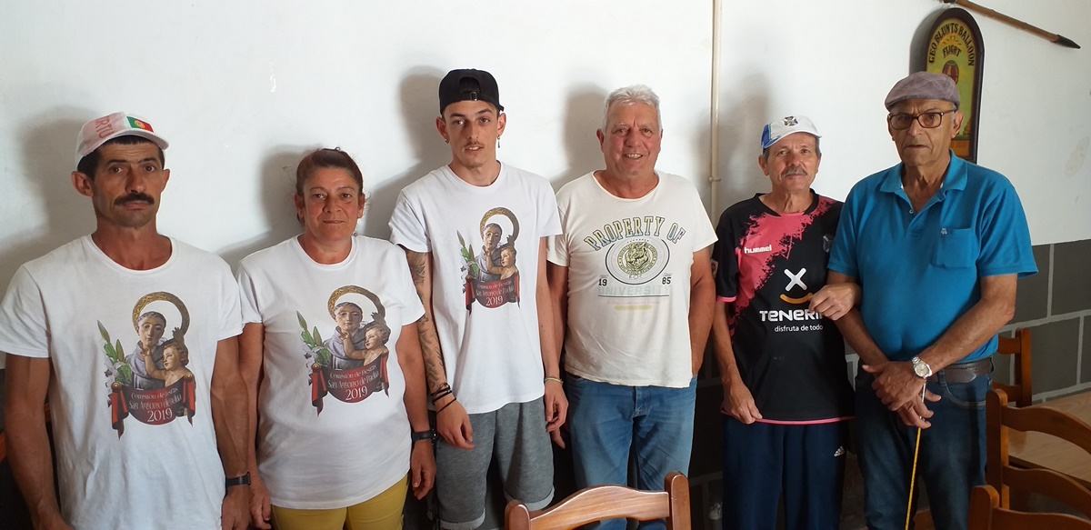 Miembros de la comisión organizadora de las fiestas de San Antonio de Padua 2019, de las Toscas de Arriba. DA