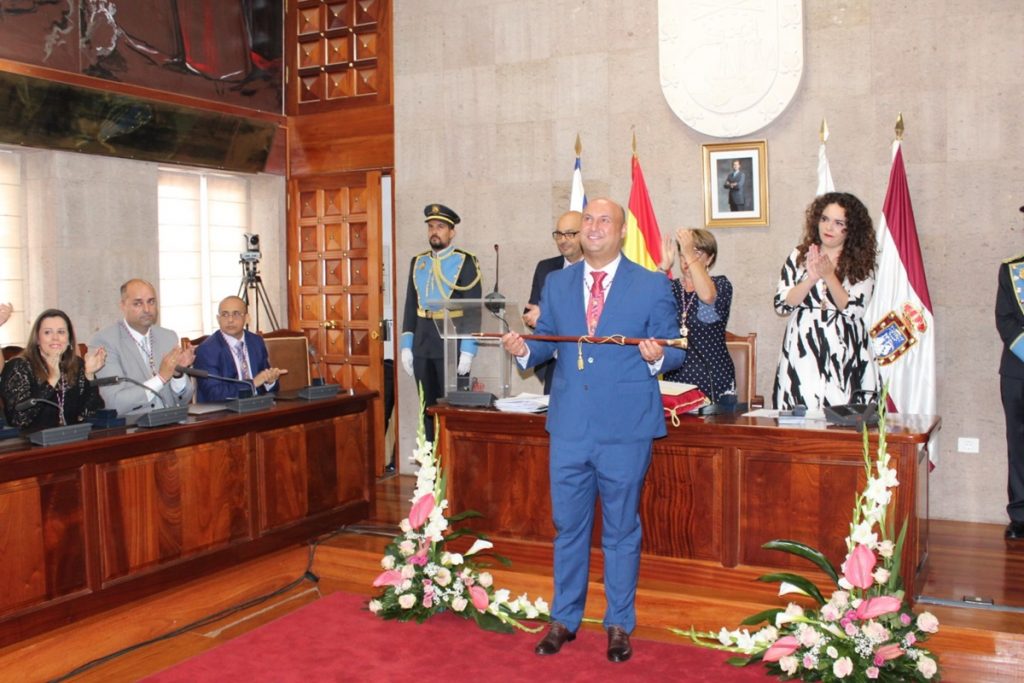 José Domingo Regalado (CC), tras ser proclamado alcalde en una sesión que transcurrió en un ambiente de normalidad. DA
