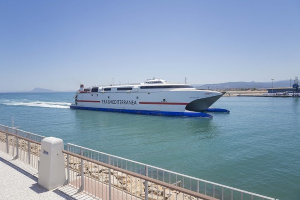 El fast ferry Ciudad de Ceuta, que conecta Baleares y Gandía. DA