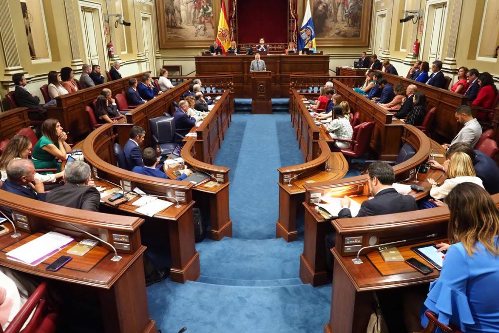 El Parlamento de Canarias sigue con su adaptación a esta X Legislatura. Sergio Méndez