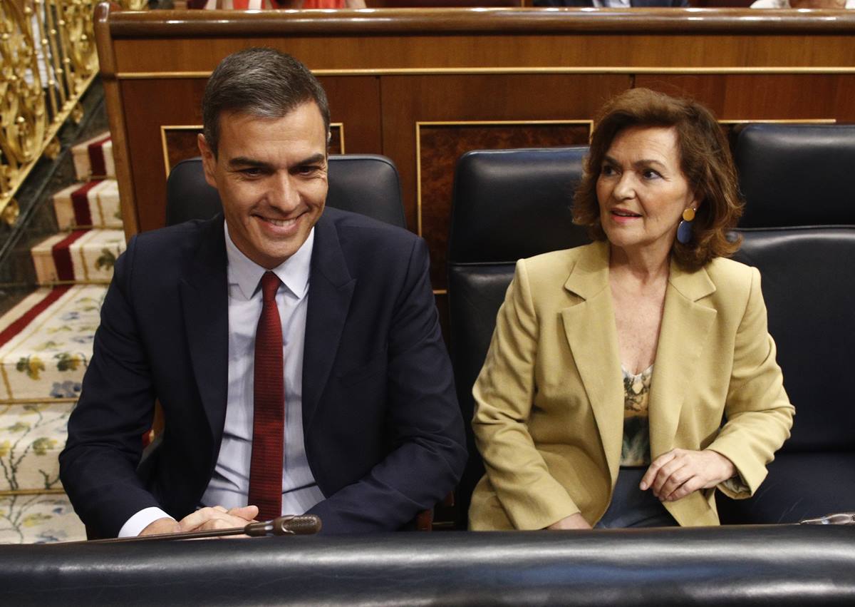 Pedro Sánchez y Carmen Calvo (PSOE) en el Congreso de los Diputados. EP