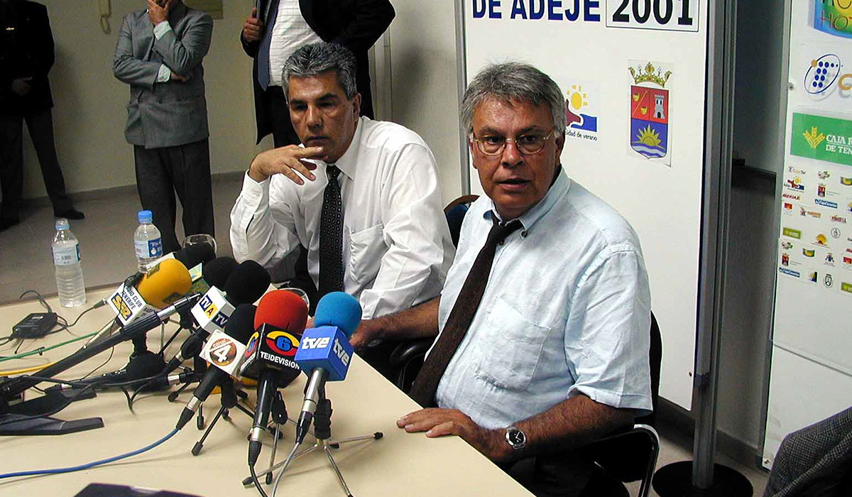 JOSÉ MIGUEL RODRÍGUEZ FRAGA Y FELIPE GONZÁLEZ UVA 2001