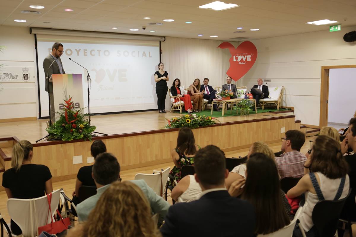 Las magistradas Gloria Poyatos y María Galván intervinieron ayer en las Jornadas Jurídicas que cerraron el programa social de la IV edición del Isla Bonita Love Festival. DA