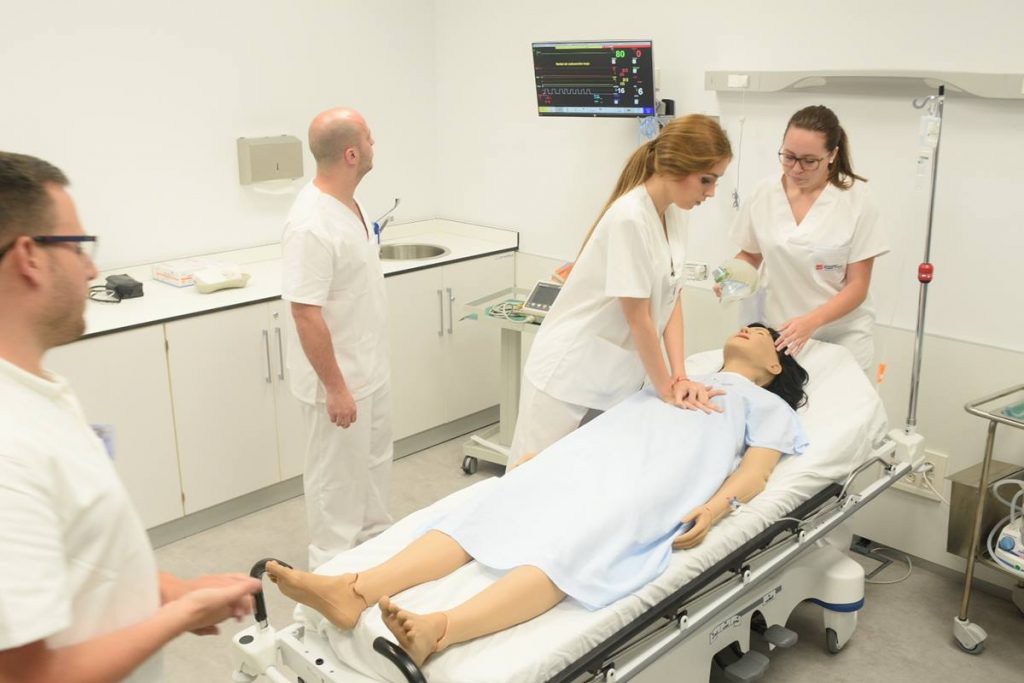 Imagen de una clase de la Facultad de Ciencias de la Salud de la Universidad Europea de Canarias (UEC). DA