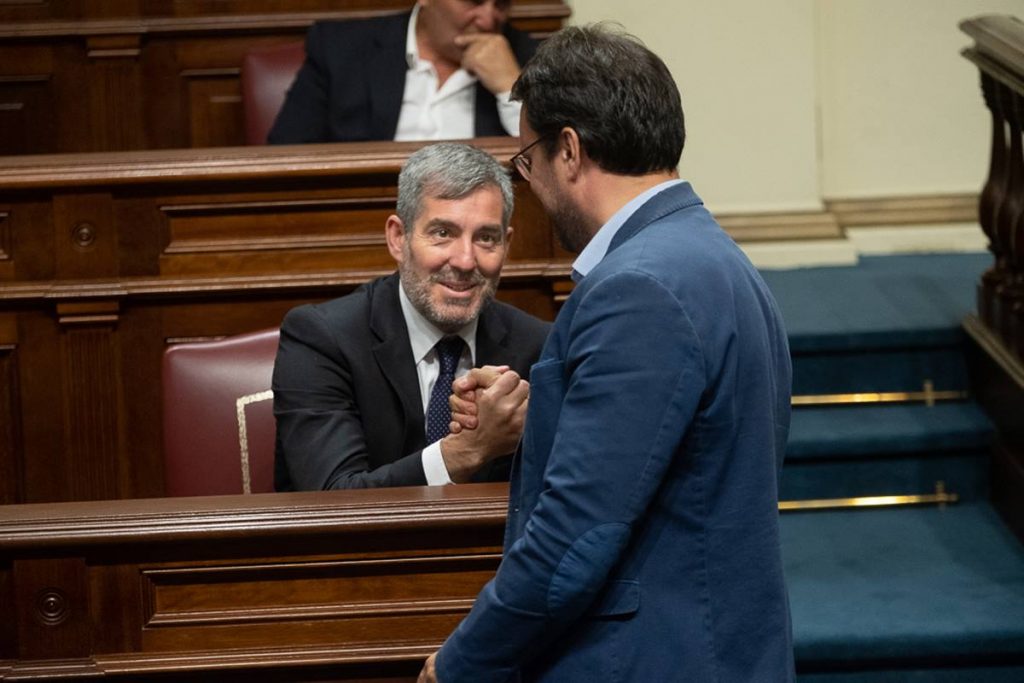 Clavijo (CC) se beneficiará del aforamiento como senador, mientras que Antona (PP) se incorporará a la dirección nacional de su partido. Fran Pallero