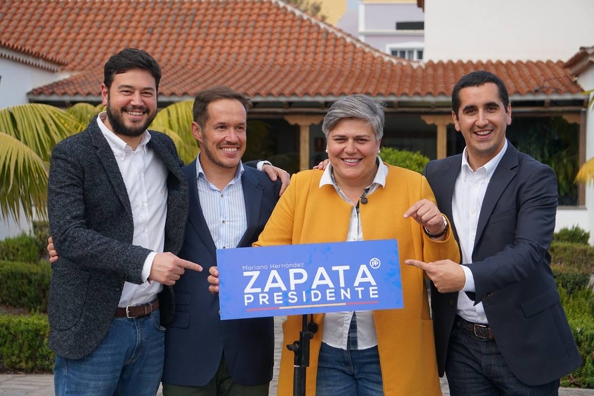 El PP de La Palma apoya sin reservas la moción de censura que hará a presidente del Cabildo a Mariano Hernández Zapata, en la imagen, junto a otros represantes de los populares palmeros durante la campaña. DA