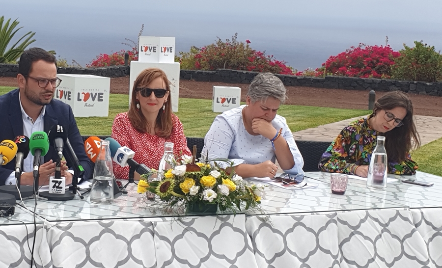 Imagen de la rueda de prensa presidida por la titular del Cabildo, Lady Barreto, con Pérez Camacho, Noelia García y Patricia Figuero, entre otros asistentes. DA