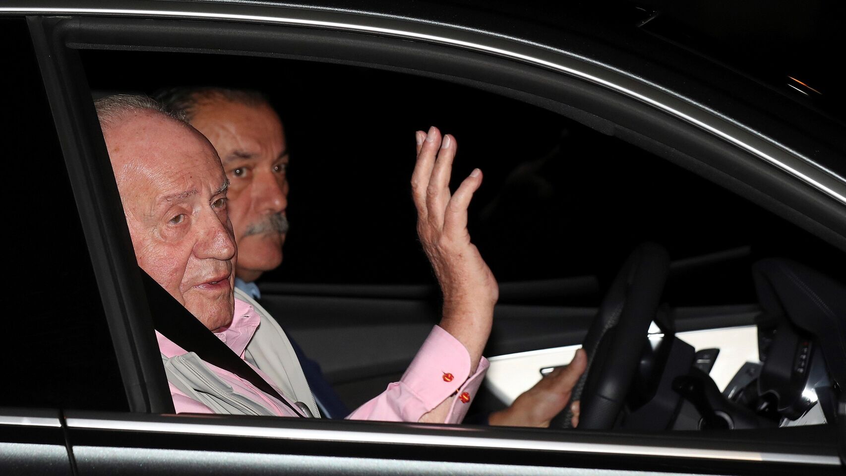 El rey emérito Juan Carlos a su llegada al hospital para su operación