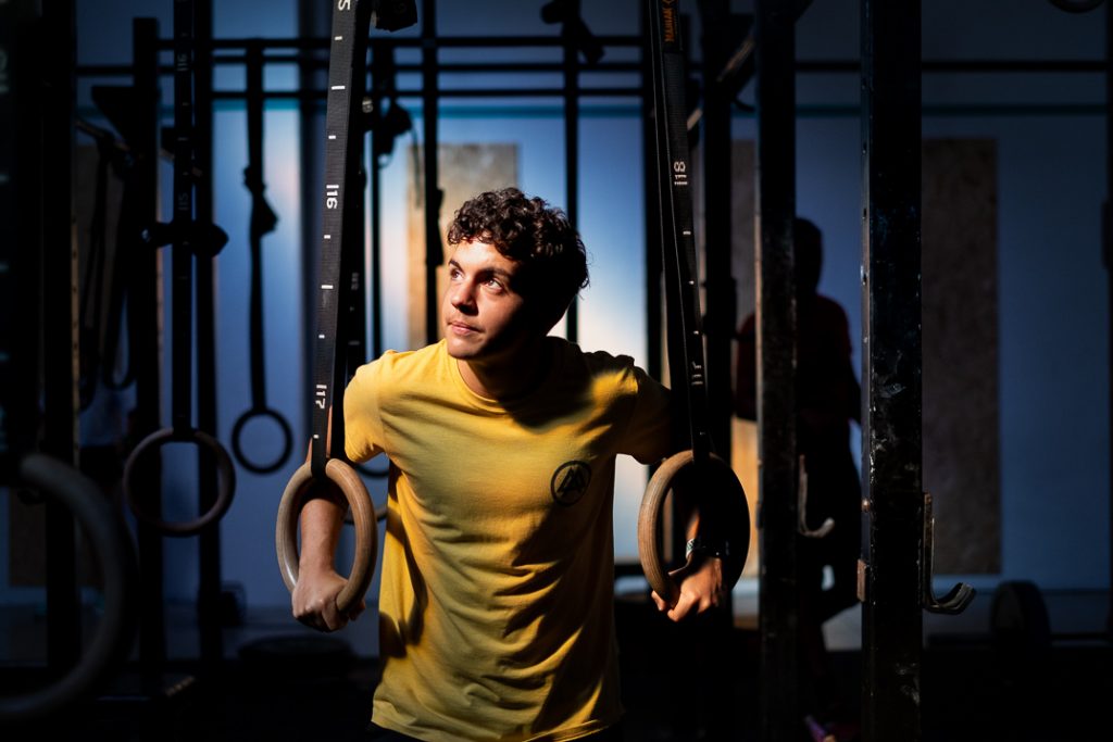 André posa en su gimnasio, Círculo CrossFit, en La Laguna, donde él y su pareja han hecho de su afición por el deporte una forma de vida. Fran Pallero