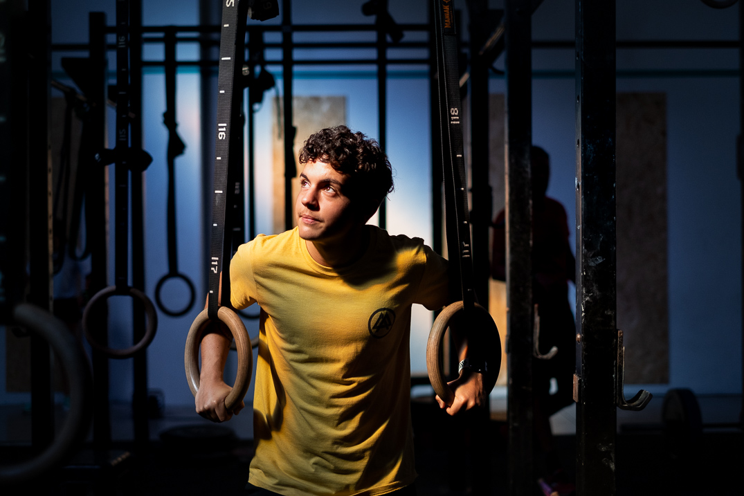 André posa en su gimnasio, Círculo CrossFit, en La Laguna, donde él y su pareja han hecho de su afición por el deporte una forma de vida. Fran Pallero