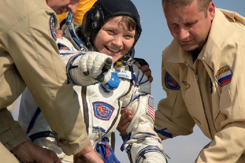 La astronauta de la NASA Anne MClain. NASA / Bill Ingals
