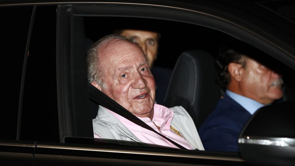 El rey Juan Carlos, a la salida del hospital| EL ESPAÑOL