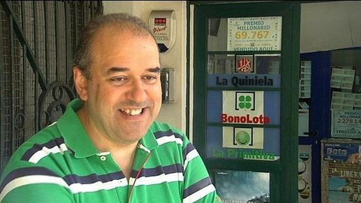 Manuel Reija, lotero de La Coruña que buscaba al propietario del boleto premiado. El Español