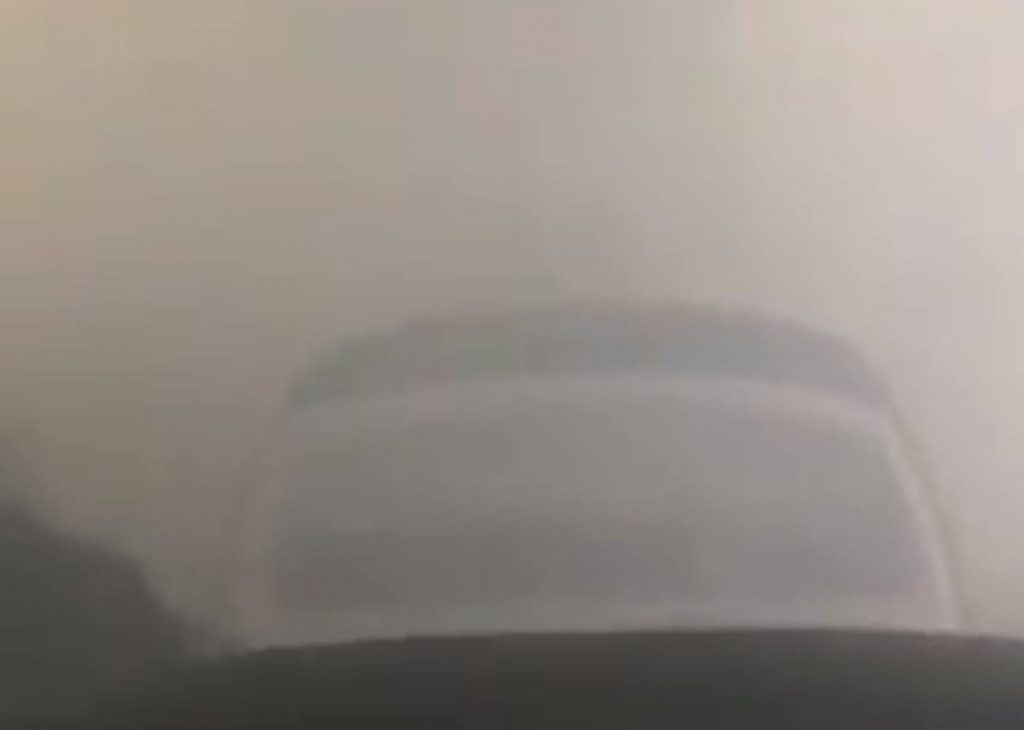Imagen del interior del avión lleno de humo en Manises. Twitter