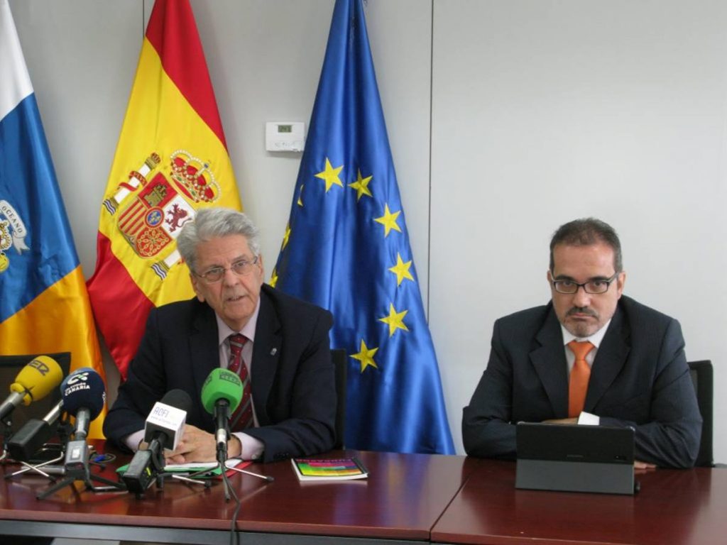 El consejero regional Julio Pérez, junto al viceconsejero de Administraciones Públicas, Alejandro Rodríguez. DA