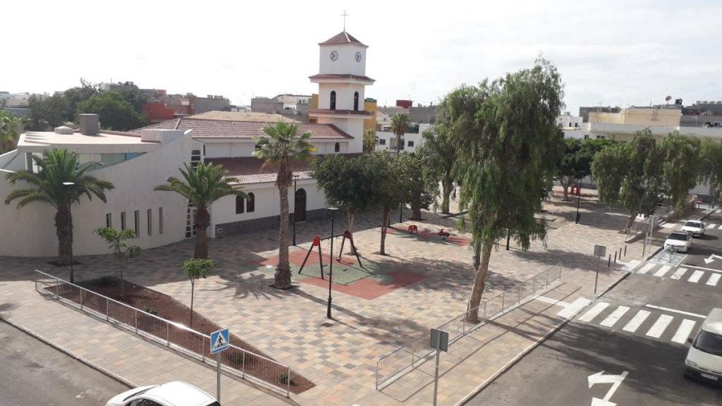 Plaza de la iglesia en El Fraile (Arona), ya abierta al uso público. DA