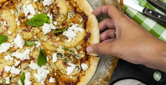 Receta de la mejor pizza de verano: fresca, ligera y muy rápida de hacer
