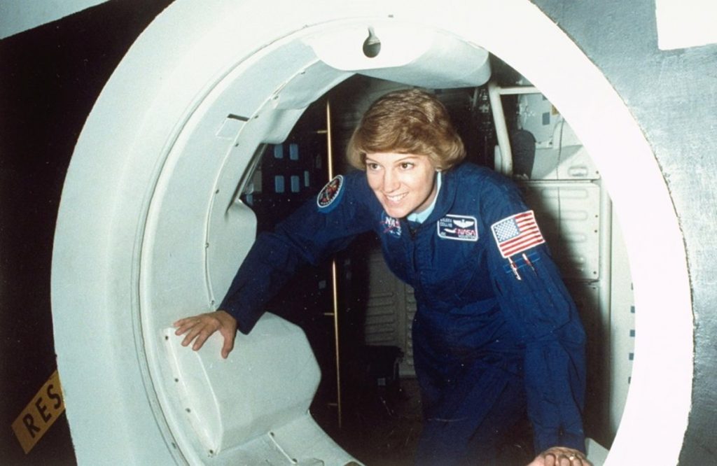 Eileen Collins comandó el transbordador espacial en 1999. DA