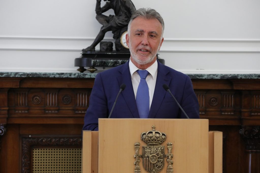 El presidente del Gobierno de Canarias, Ángel Víctor Torres, durante la rueda de prensa en el ministerio de Hacienda
