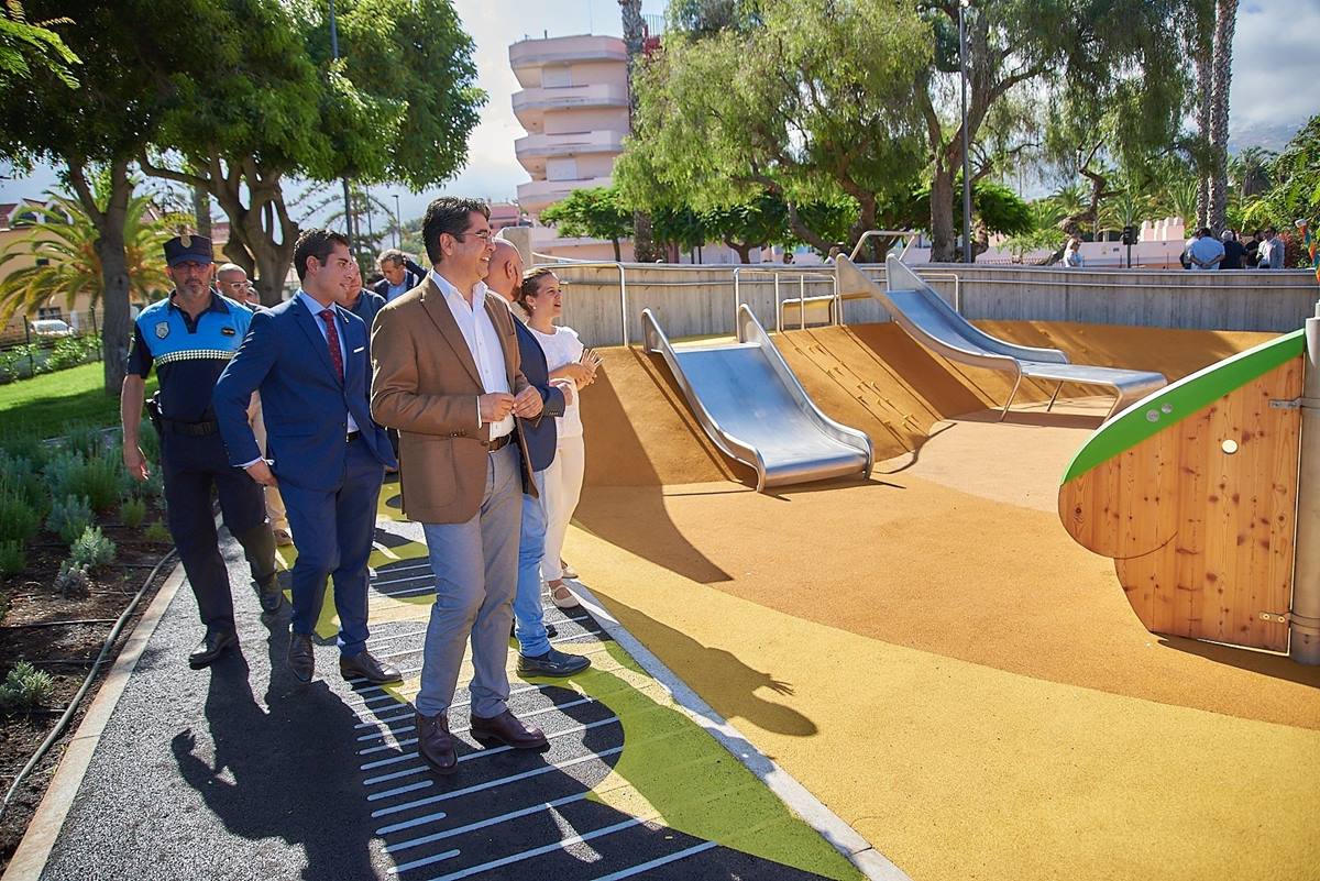 El presidente del Cabildo de Tenerife, Pedro Martín, en la inauguración del parque El Laurel. EP