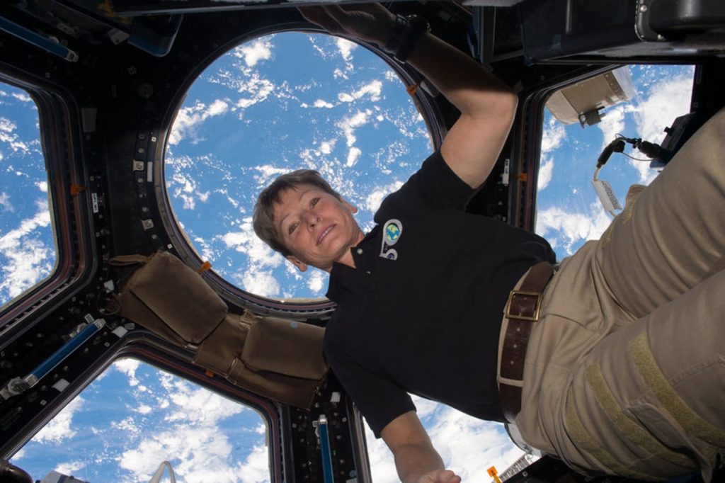 Peggy Whitson fue la primera comandante femenina de la ISS, en 2007. DA