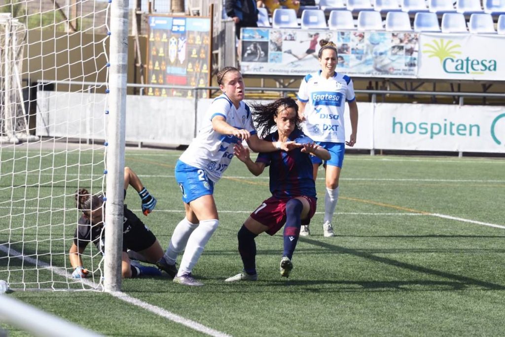 Las blanquiazules cayeron ante el Levante SERGIO MÉNDEZ