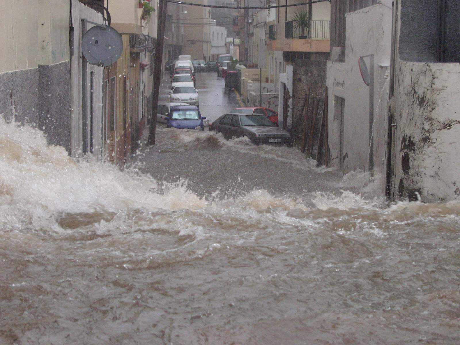 Imagen de la tromba de agua en Tenerife el fatídico 31 de marzo de 2002
