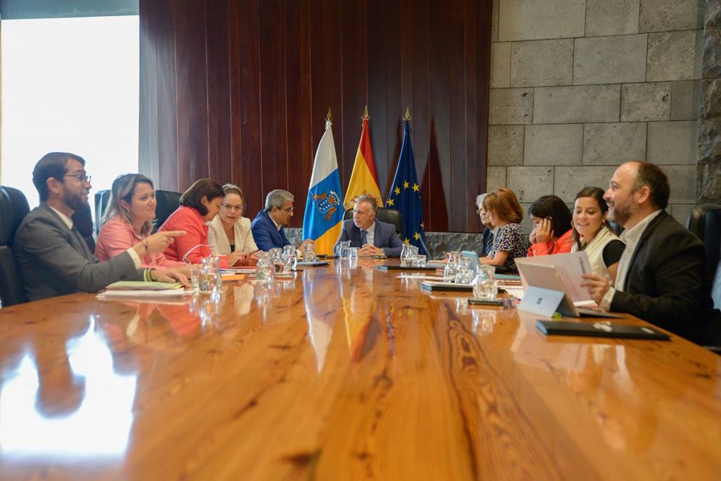 Reunión del Consejo de Gobierno de Canarias, ayer en Santa Cruz de Tenerife. DA