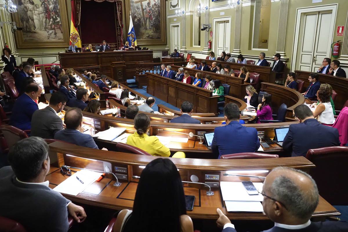 El Parlamento de Canarias, en el primer pleno ordinario de la legislatura. S. M.