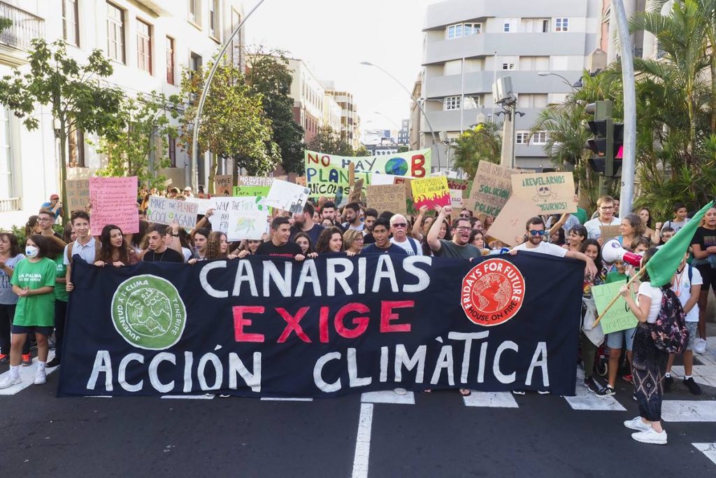 El colectivo organizador de la huelga en Canarias, Juventud por el Clima, demandó ayer “más acción y menos discursos” a la clase política porque “estamos en una emergencia”. Sergio Méndez