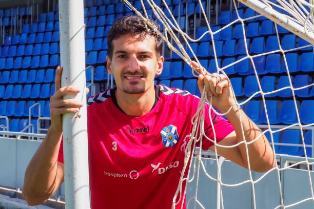 Álex Muñoz: “El míster no tiene la culpa de los errores de concentración que cometemos los jugadores”