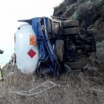Camión de mercancías peligrosas volcado en Tacoronte