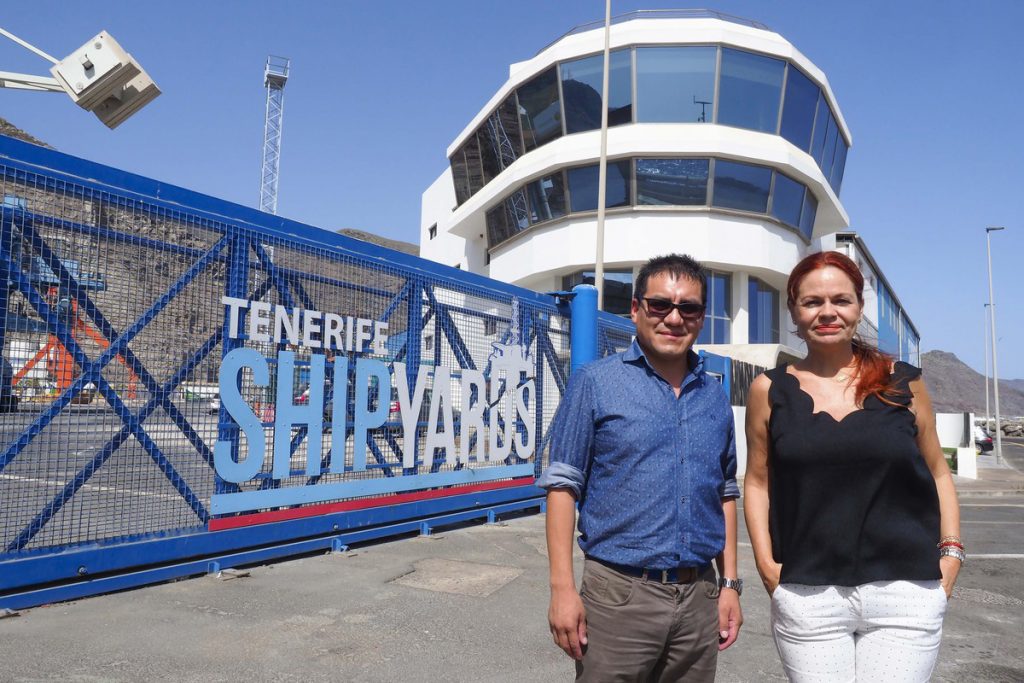 El ingeniero Jhon Nestares y la responsable de Recursos Humanos de Tenerife Shipyards, María Name