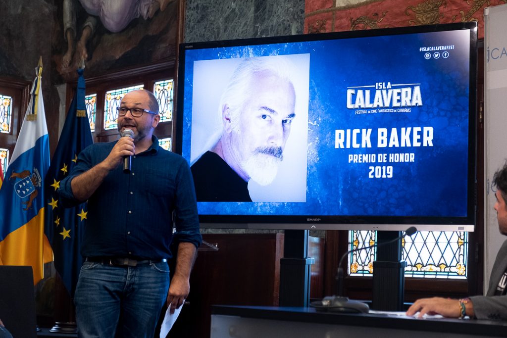 Daniel Fumero presentó ante los medios el Premio de Honor a Rick Baker, invitado al Festival. | Foto: Fran Pallero