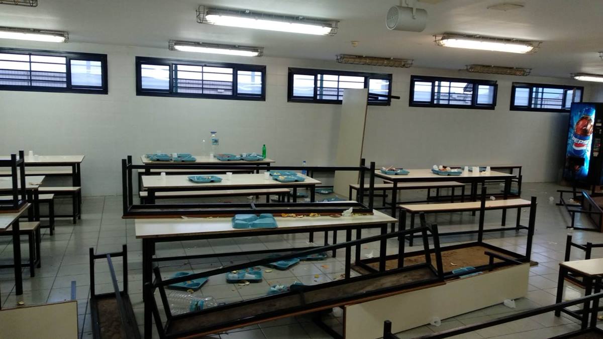 Destrozos ocasionados en el CIE de Hoya Fría tras diversos motines acaecidos allí durante los últimos meses. DA