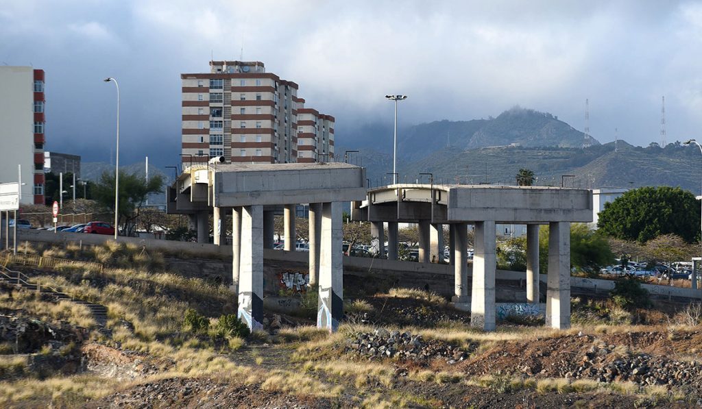 El estado de la obra que se supone que estaba acabada y liquidada es la que se puede ver en las imágenes y que ahora retoma el Gobierno de Canarias. Sergio Méndez