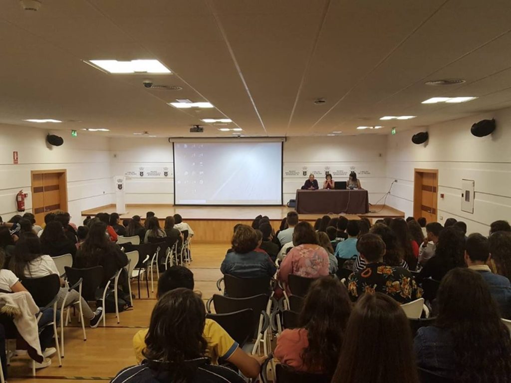 El Museo Arqueológico Benahorita acogió la charla; en el recuadro, la catedrática Mercedes Madrid. D.T.