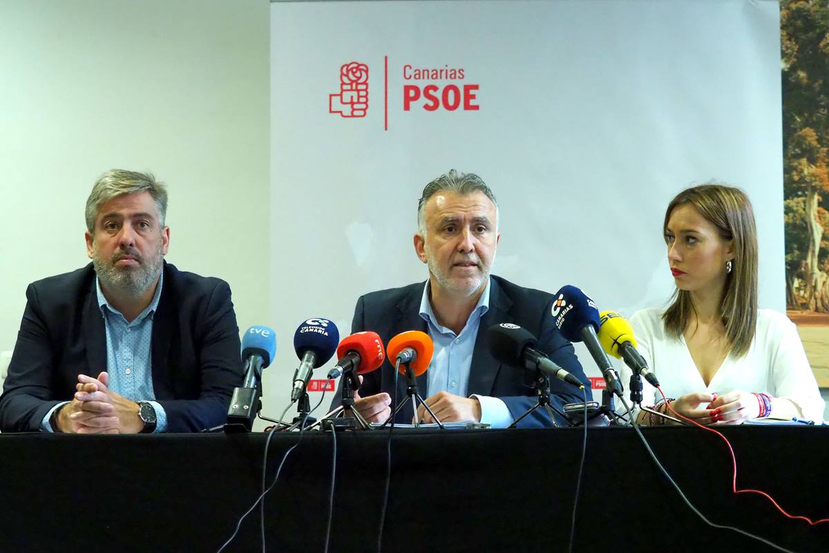 Jorge González, Ángel Víctor Torres y Nira Fierro. Sergio Méndez